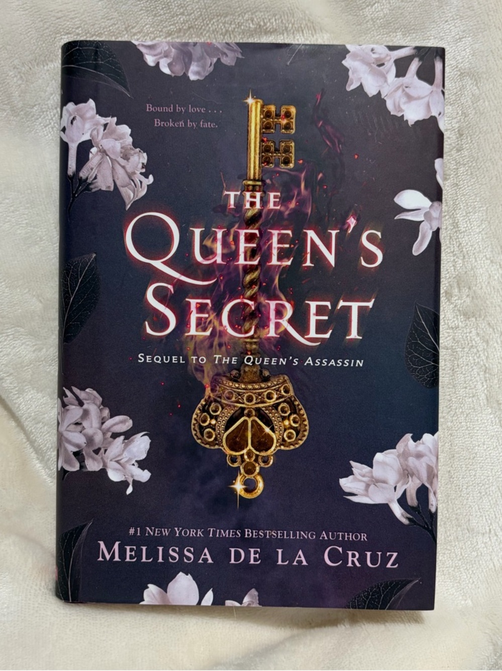 5/$7 📚 The Queen’s Secret (book)